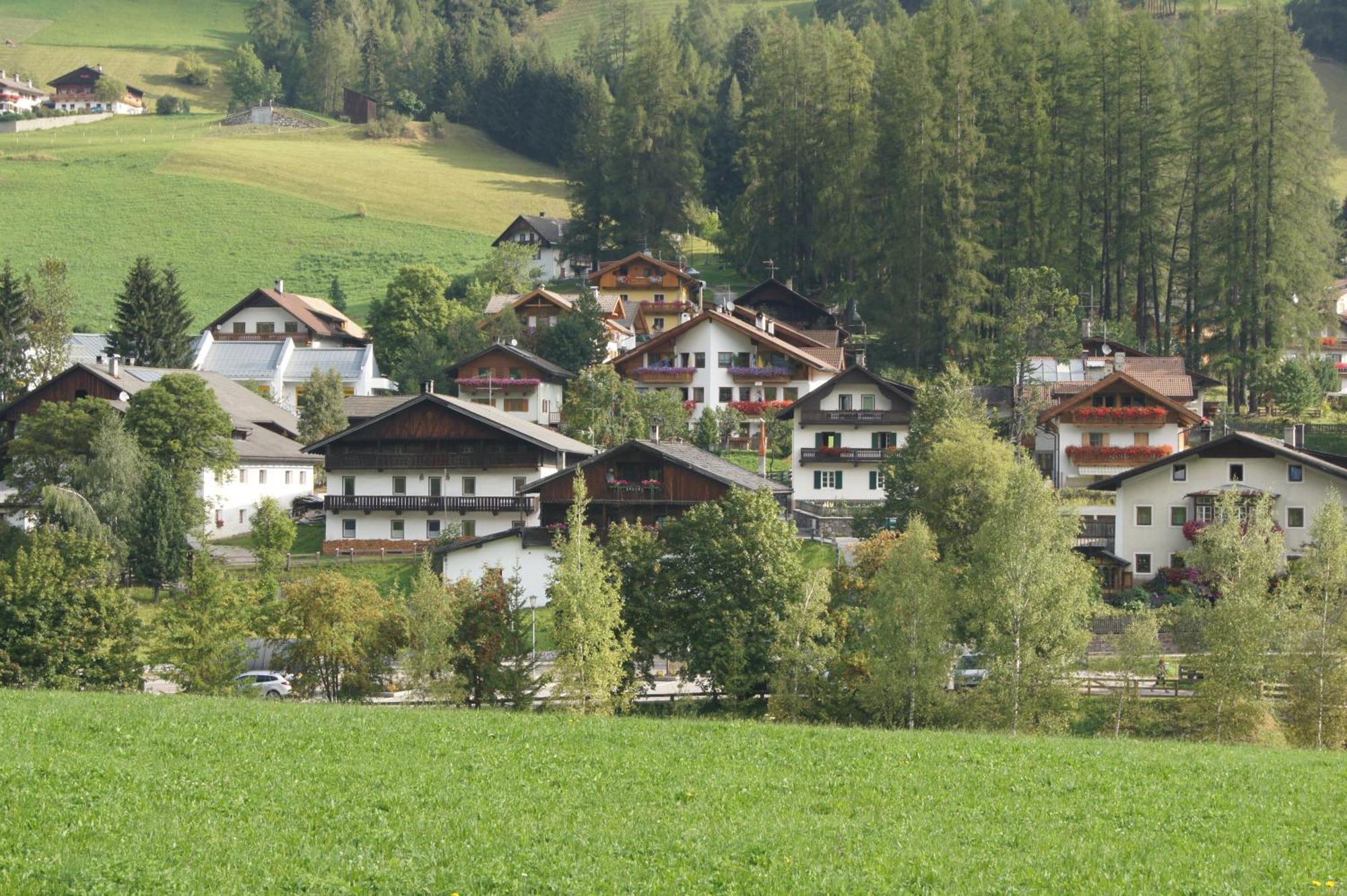 Ferienwohnungen Am Laerchenweg Sexten Bagian luar foto